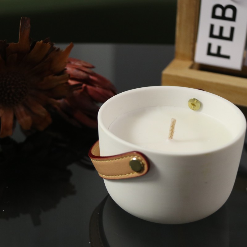 Wholesale New Arrival Luxury Ceramic Unique Design PU Leather Handle Rope Scented Candle Jar with Healing Gemstone Crystal